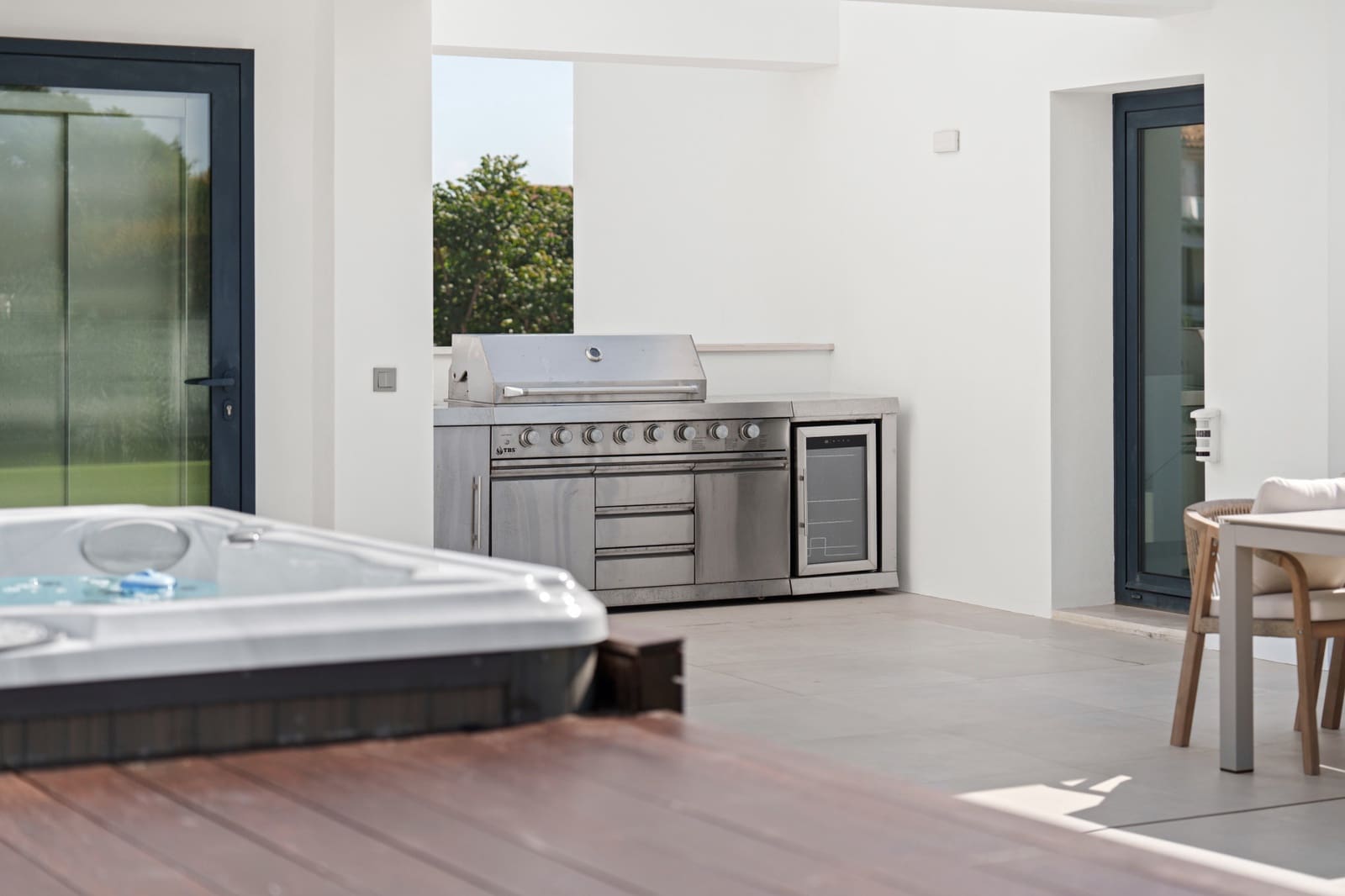 5 slaapkamer Villa te koop in Nueva Andalucia met zwembad garage - € 4.895.000 (Ref: 9398310)