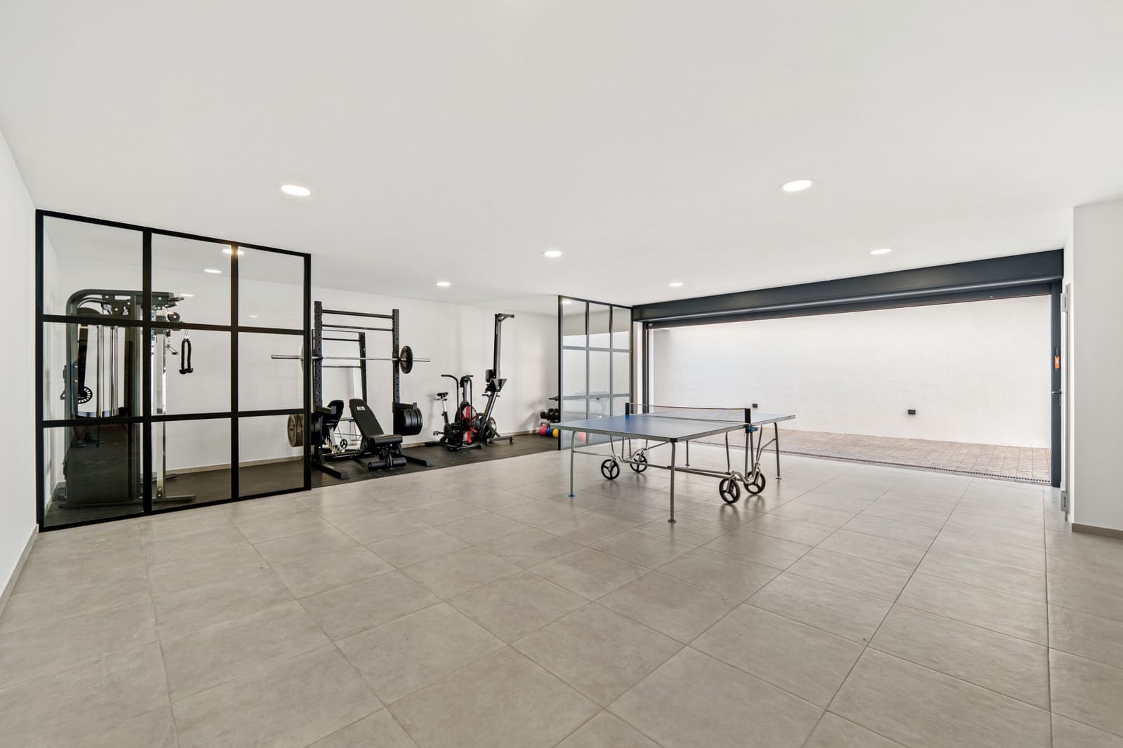 5 slaapkamer Villa te koop in Nueva Andalucia met zwembad garage - € 4.895.000 (Ref: 9398310)