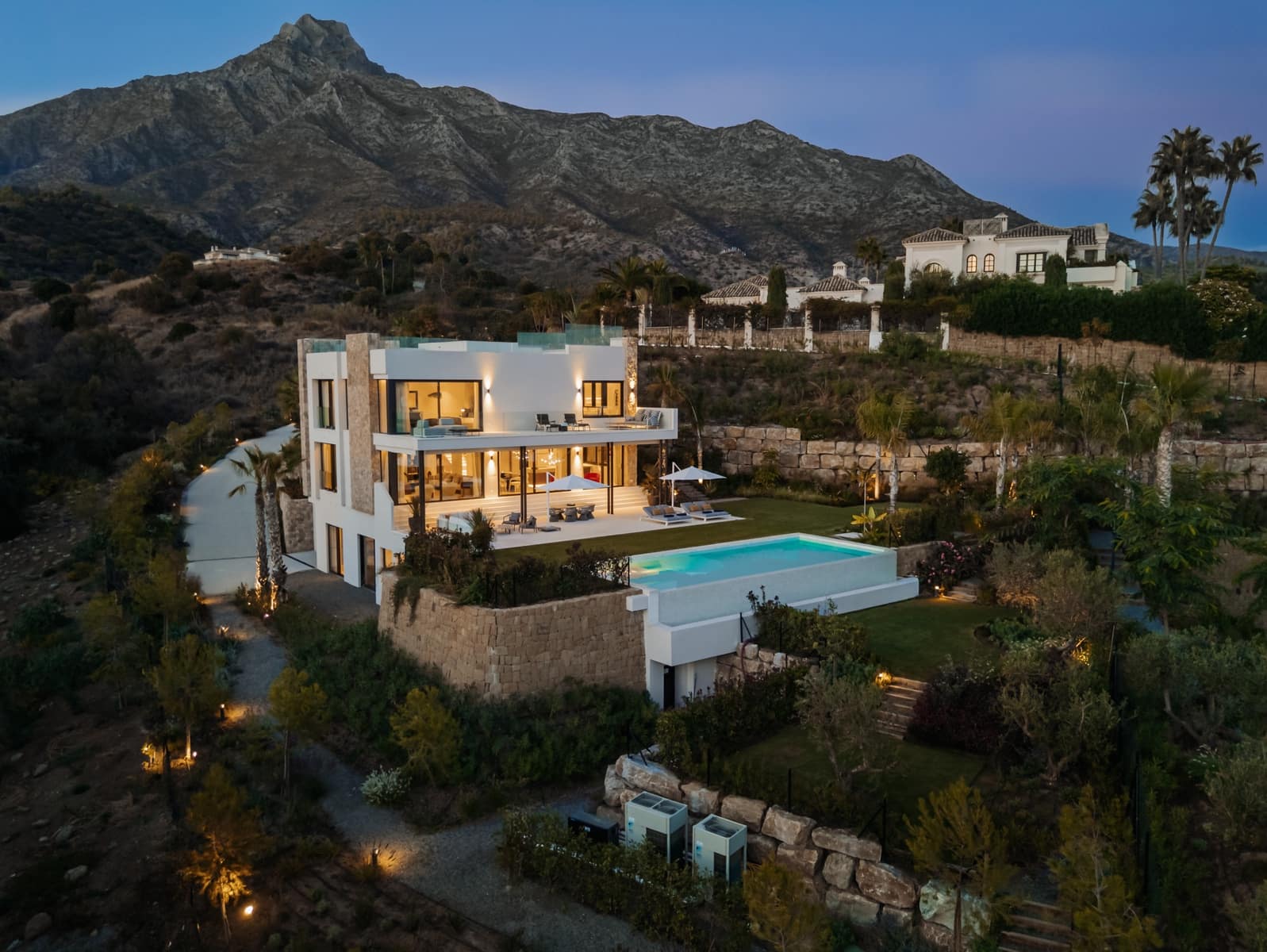 5 Zimmer Villa zu verkaufen in Marbella mit Pool Garage - 14.995.000 € (Ref: 9403216)