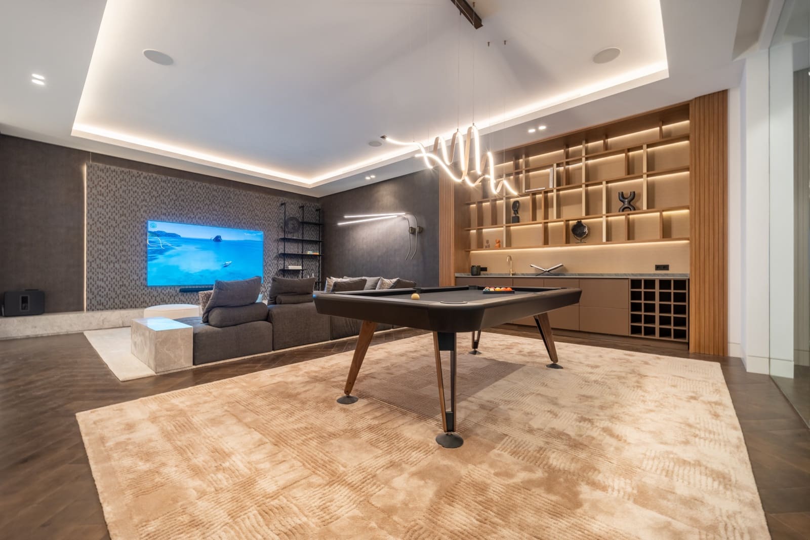 6 bedroom Villa for sale in Marbella with pool garage - € 14,950,000 (Ref: 9410836)