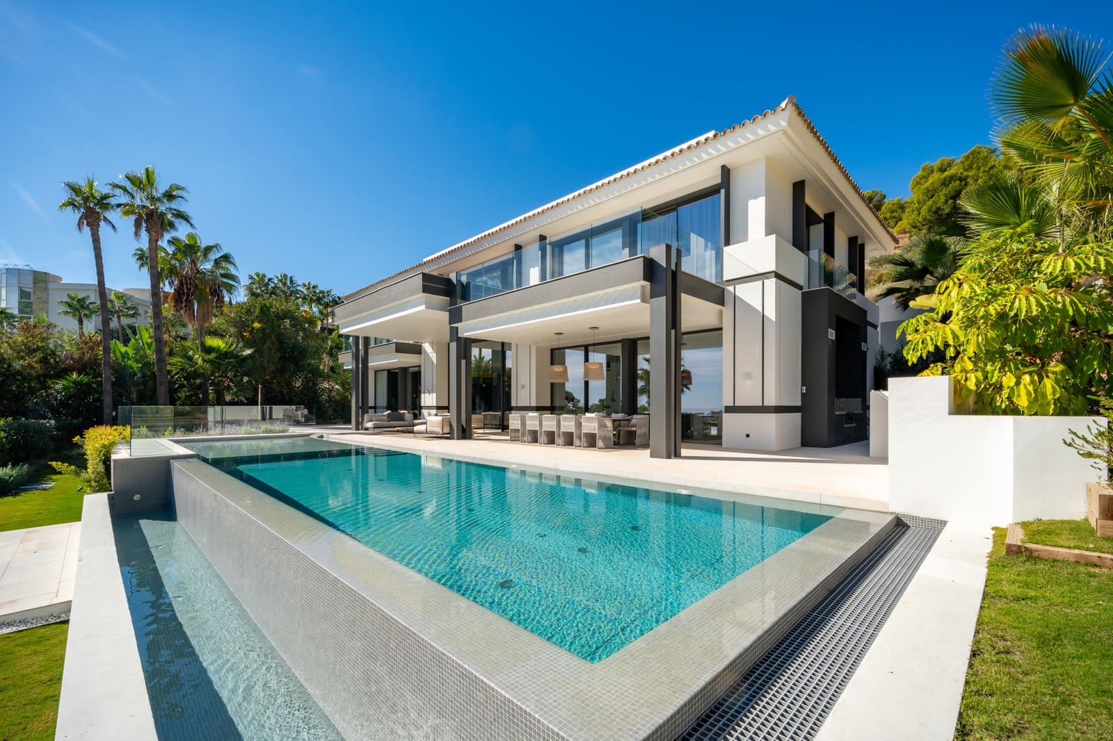 6 bedroom Villa for sale in Marbella with pool garage - € 14,950,000 (Ref: 9410836)