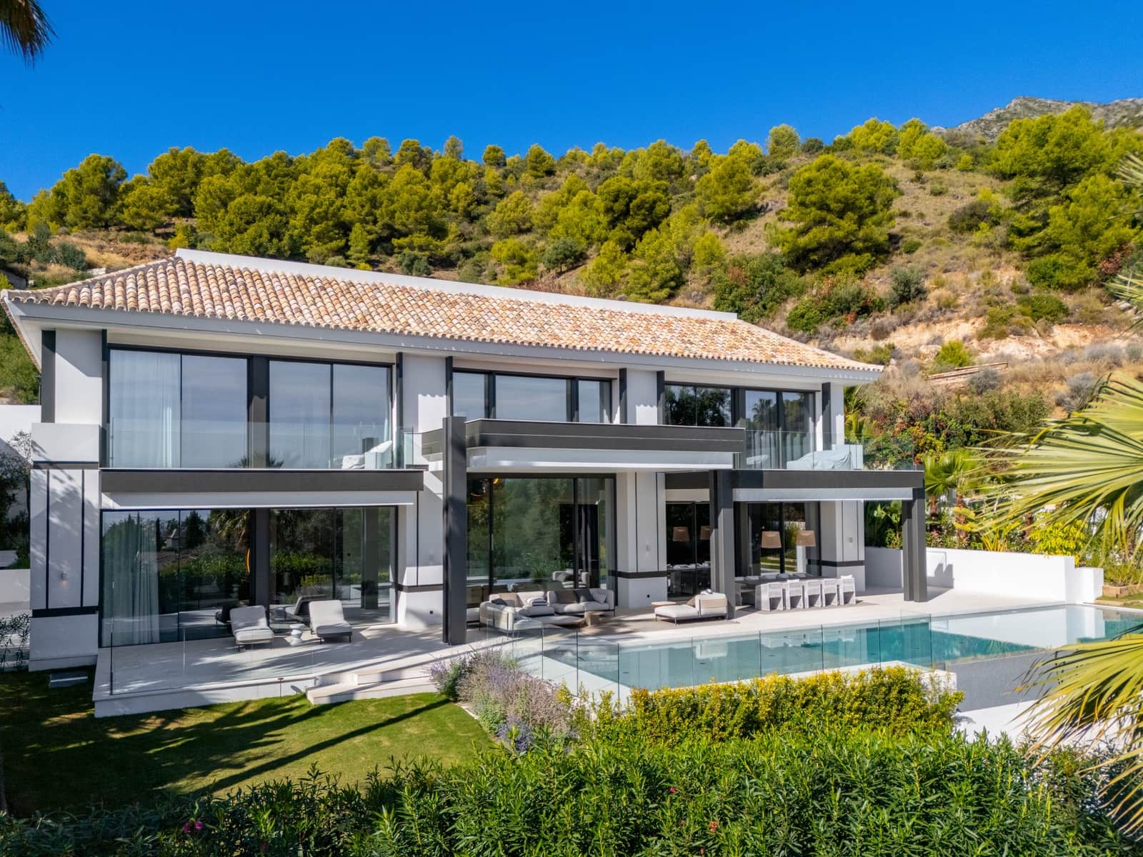 6 bedroom Villa for sale in Marbella with pool garage - € 14,950,000 (Ref: 9410836)