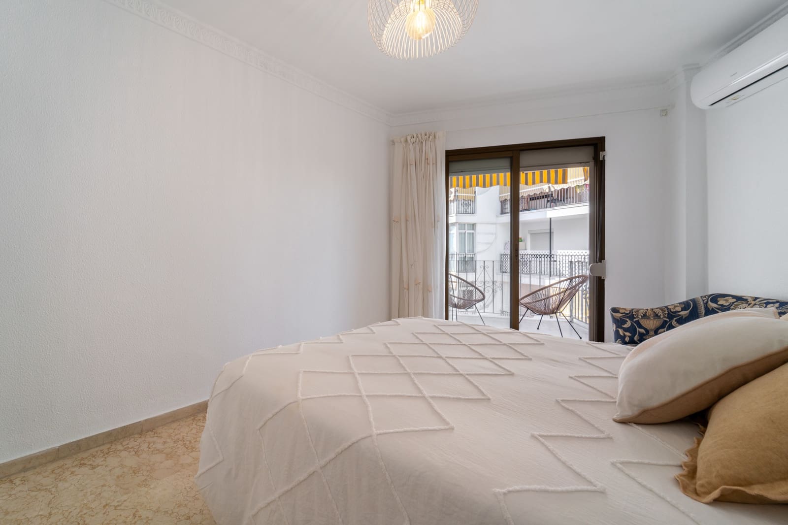 2 slaapkamer Appartement te huur in Marbella met zwembad - € 1.800 (Ref: 9414586)