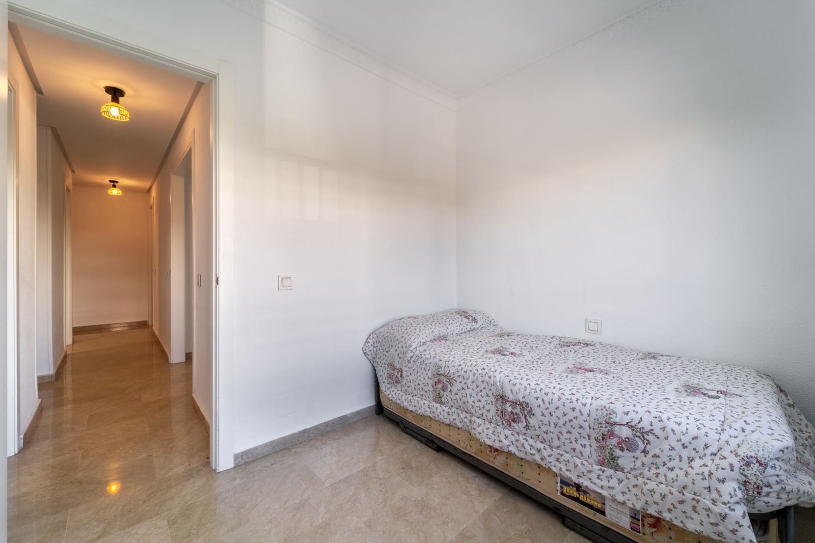 2 slaapkamer Appartement te huur in Marbella met zwembad - € 1.800 (Ref: 9414586)