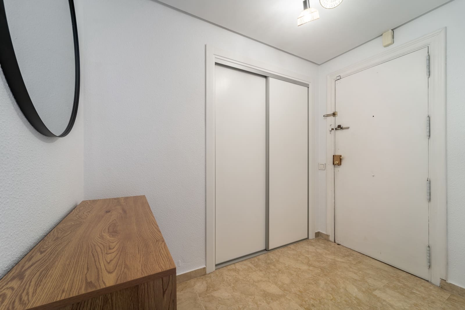 2 slaapkamer Appartement te huur in Marbella met zwembad - € 1.800 (Ref: 9414586)