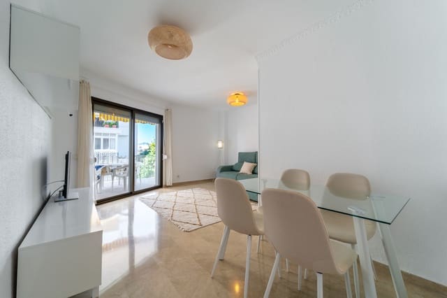 Appartement de 2 chambres à louer à Marbella avec piscine - 1 800 € (Ref: 9414586)