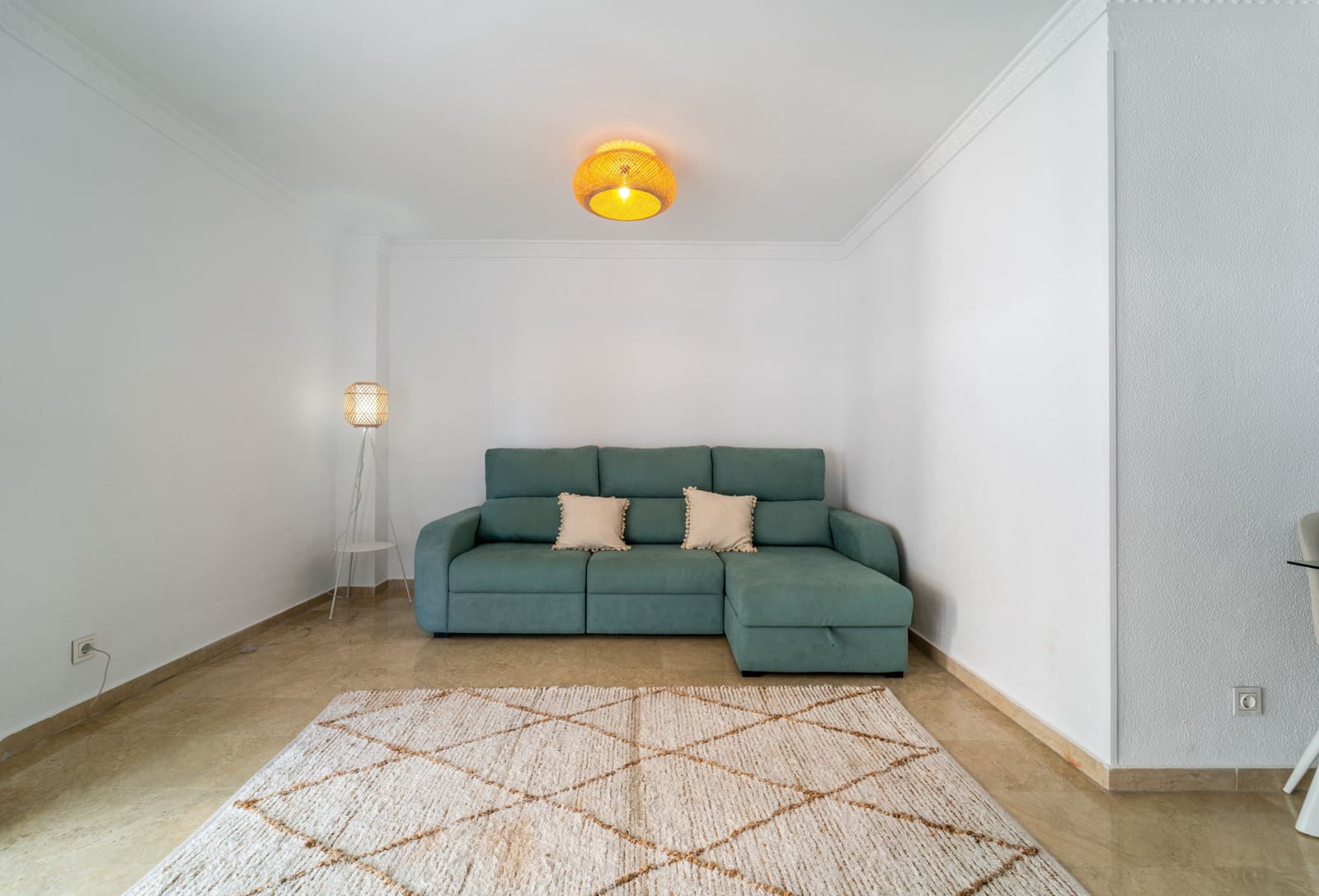 2 slaapkamer Appartement te huur in Marbella met zwembad - € 1.800 (Ref: 9414586)