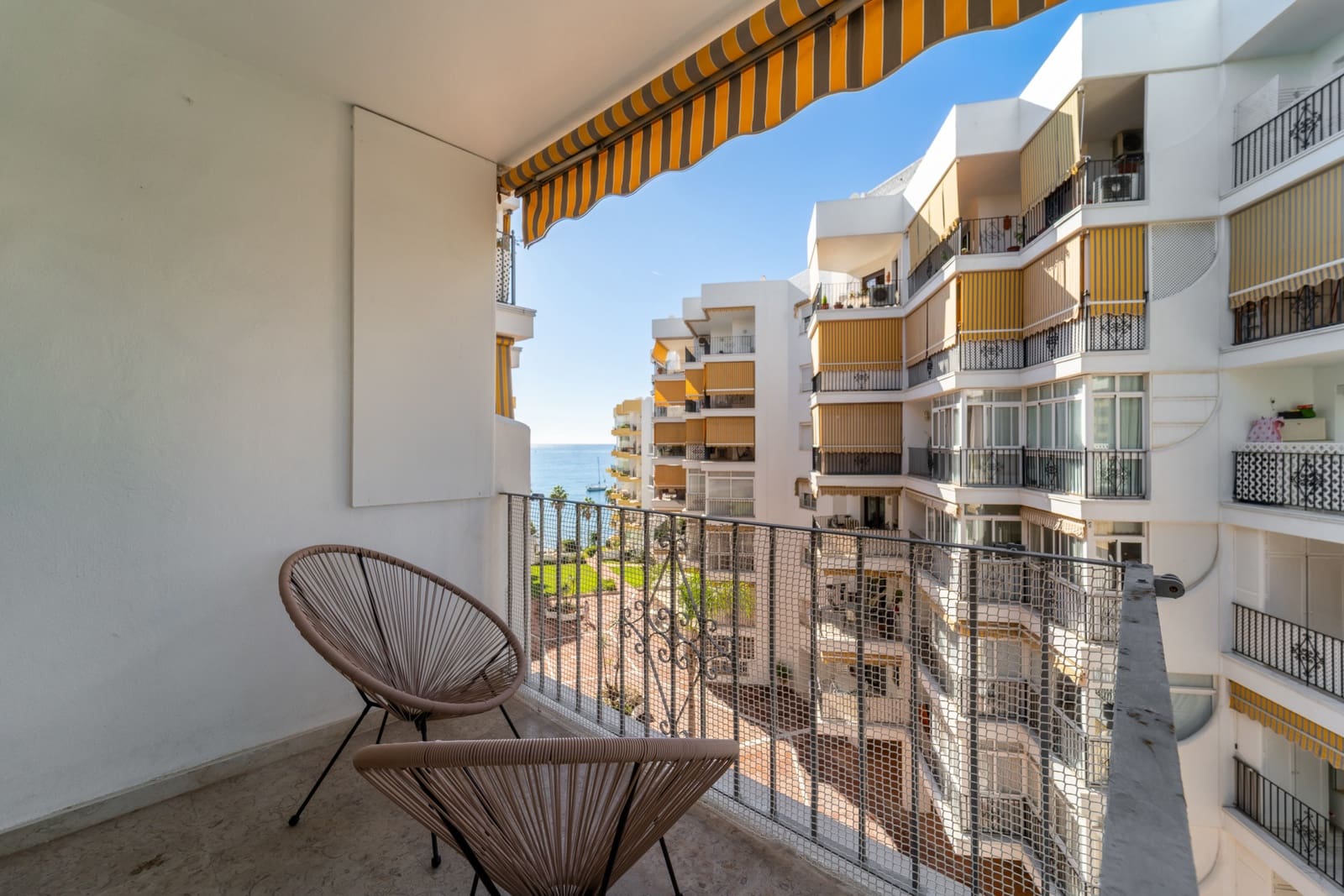 2 slaapkamer Appartement te huur in Marbella met zwembad - € 1.800 (Ref: 9414586)