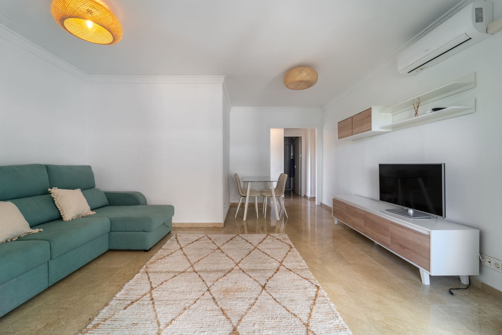 2 slaapkamer Appartement te huur in Marbella met zwembad - € 1.800 (Ref: 9414586)