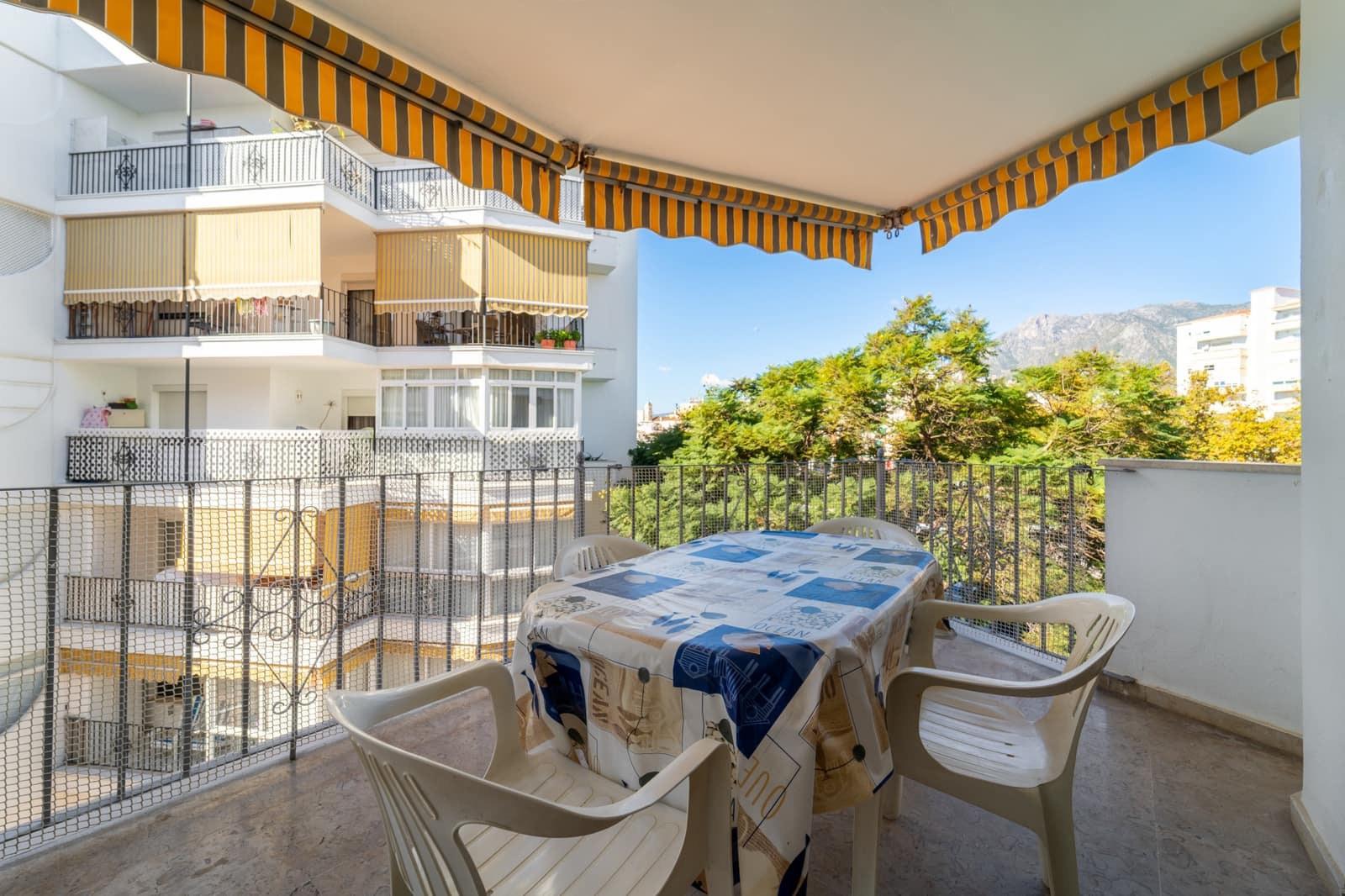 2 slaapkamer Appartement te huur in Marbella met zwembad - € 1.800 (Ref: 9414586)