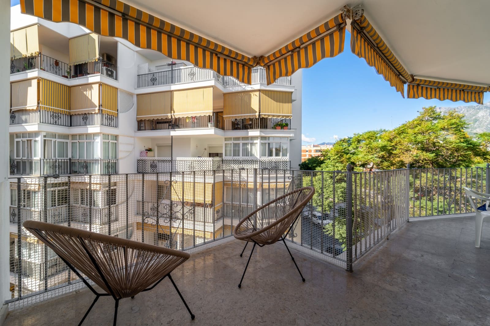 2 slaapkamer Appartement te huur in Marbella met zwembad - € 1.800 (Ref: 9414586)