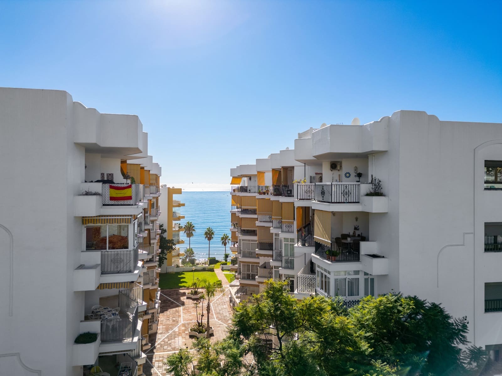 2 slaapkamer Appartement te huur in Marbella met zwembad - € 1.800 (Ref: 9414586)