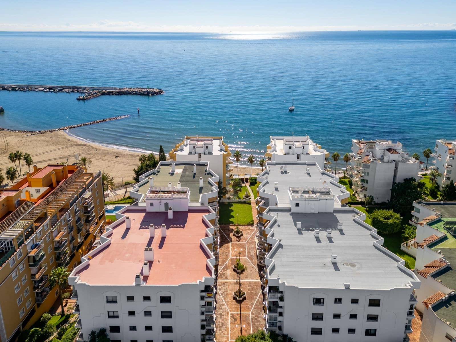 2 slaapkamer Appartement te huur in Marbella met zwembad - € 1.800 (Ref: 9414586)