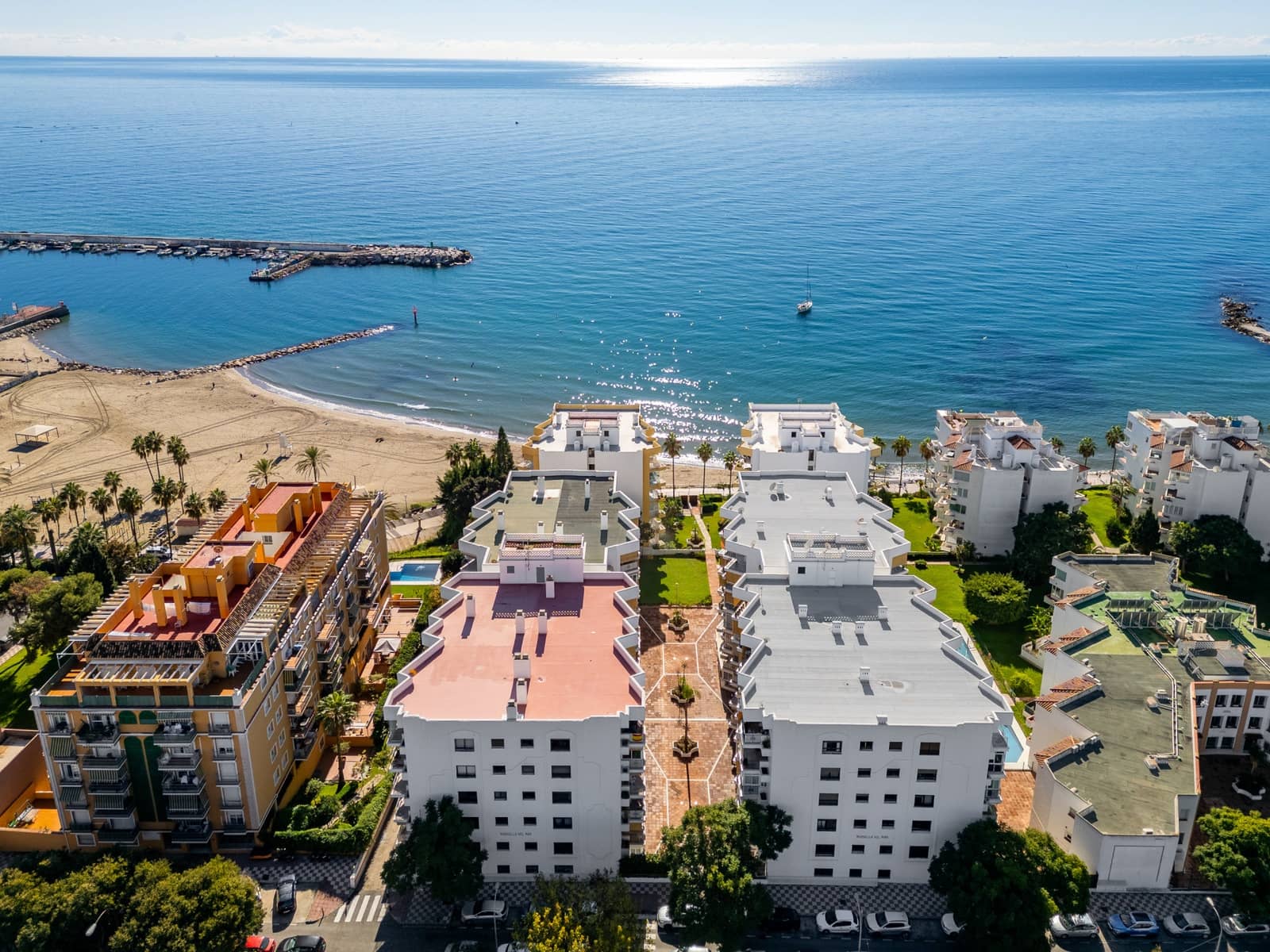 2 slaapkamer Appartement te huur in Marbella met zwembad - € 1.800 (Ref: 9414586)