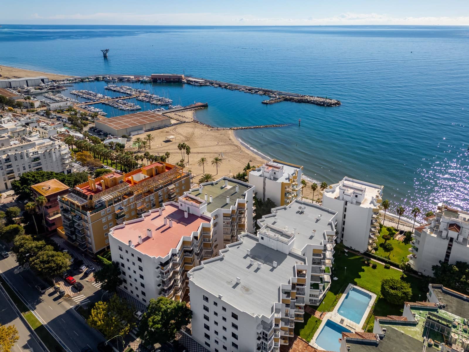 2 slaapkamer Appartement te huur in Marbella met zwembad - € 1.800 (Ref: 9414586)