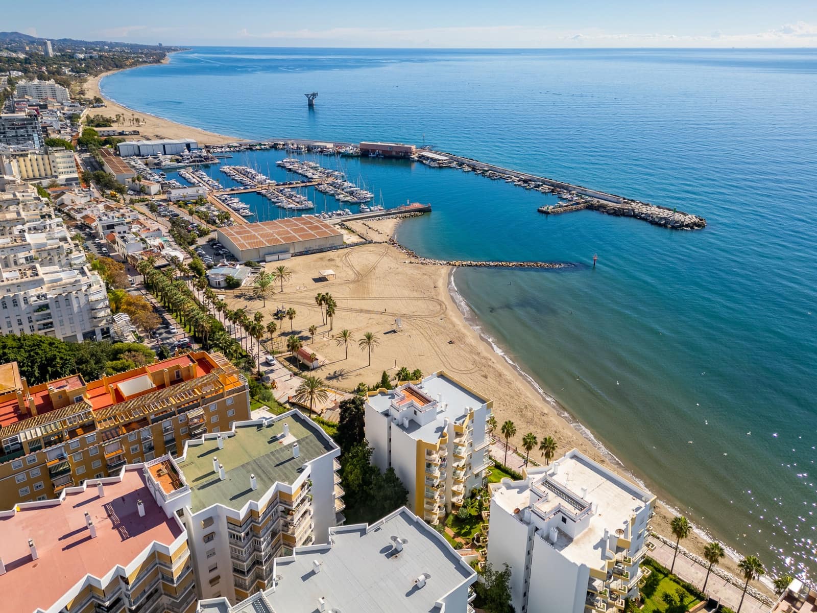 2 slaapkamer Appartement te huur in Marbella met zwembad - € 1.800 (Ref: 9414586)