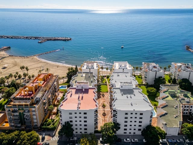 Appartement de 2 chambres à louer à Marbella avec piscine - 1 800 € (Ref: 9414586)