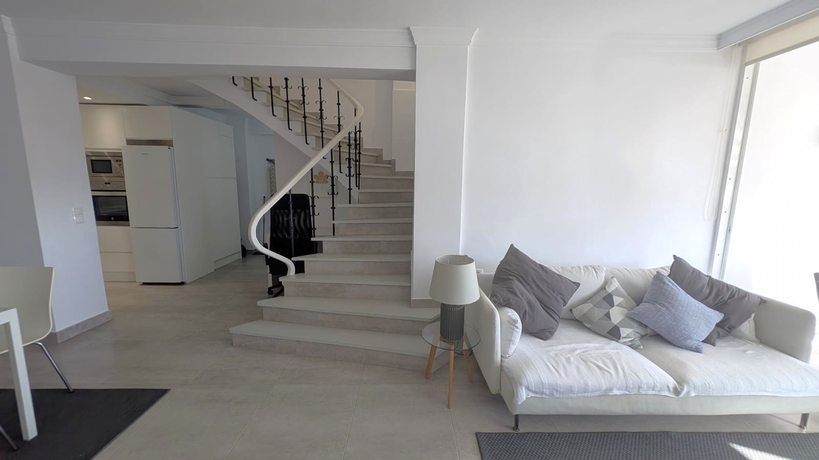 3 bedroom Apartment for rent in Marbella with pool - € 2,000 (Ref: 9421825)