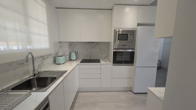 3 bedroom Apartment for rent in Marbella with pool - € 2,000 (Ref: 9421825)