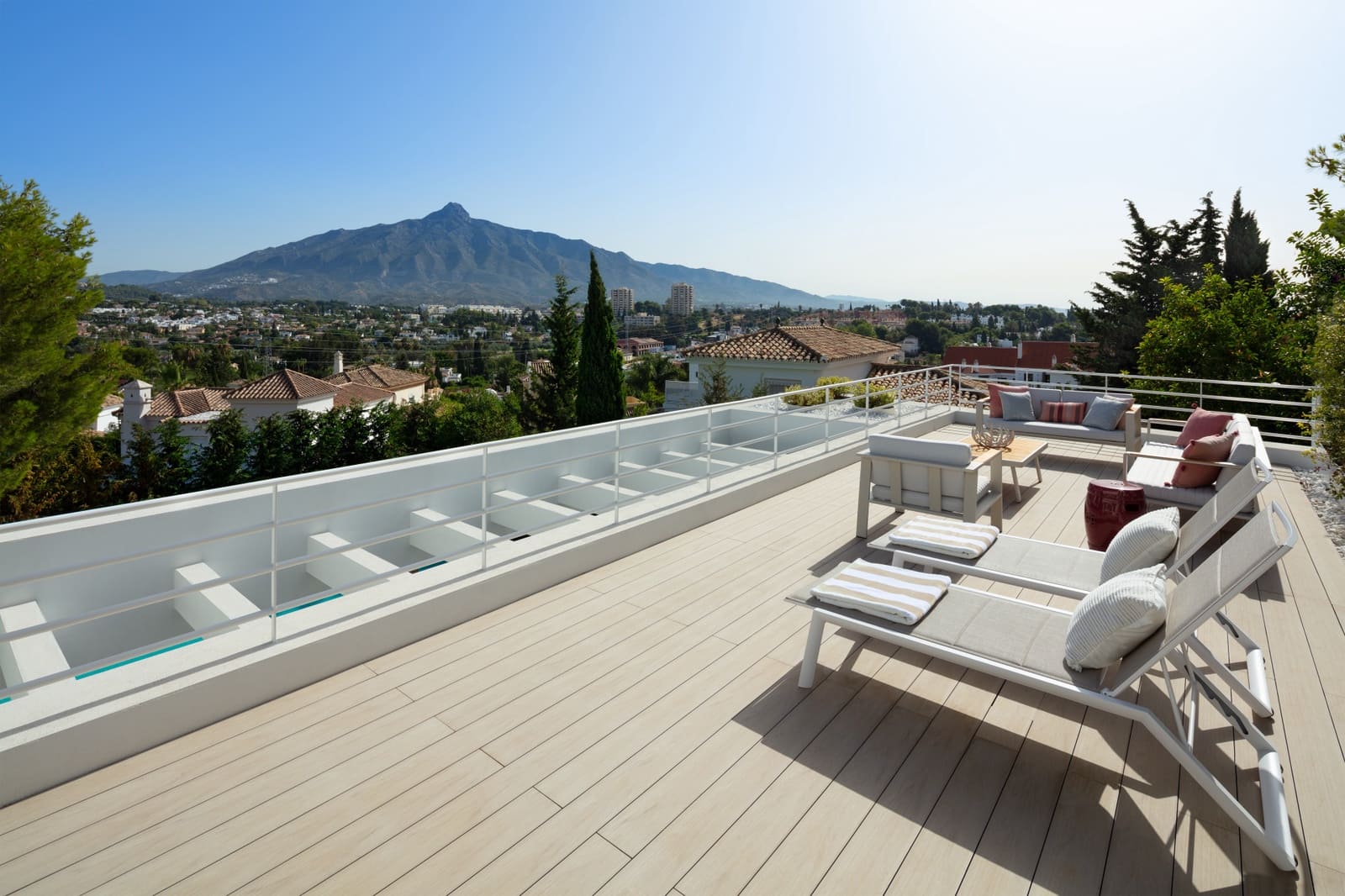 5 bedroom Villa for rent in Nueva Andalucia with pool garage - € 17,000 (Ref: 9426204)