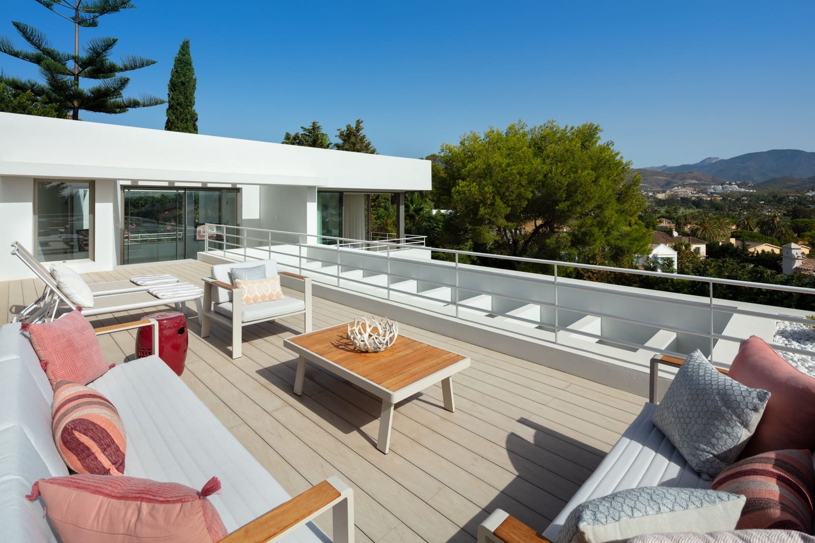 5 bedroom Villa for rent in Nueva Andalucia with pool garage - € 17,000 (Ref: 9426204)