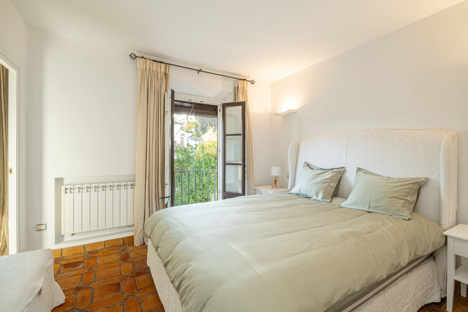 2 soverom Hus til salgs i Marbella med svømmebasseng garasje - € 1 295 000 (Ref: 9427038)