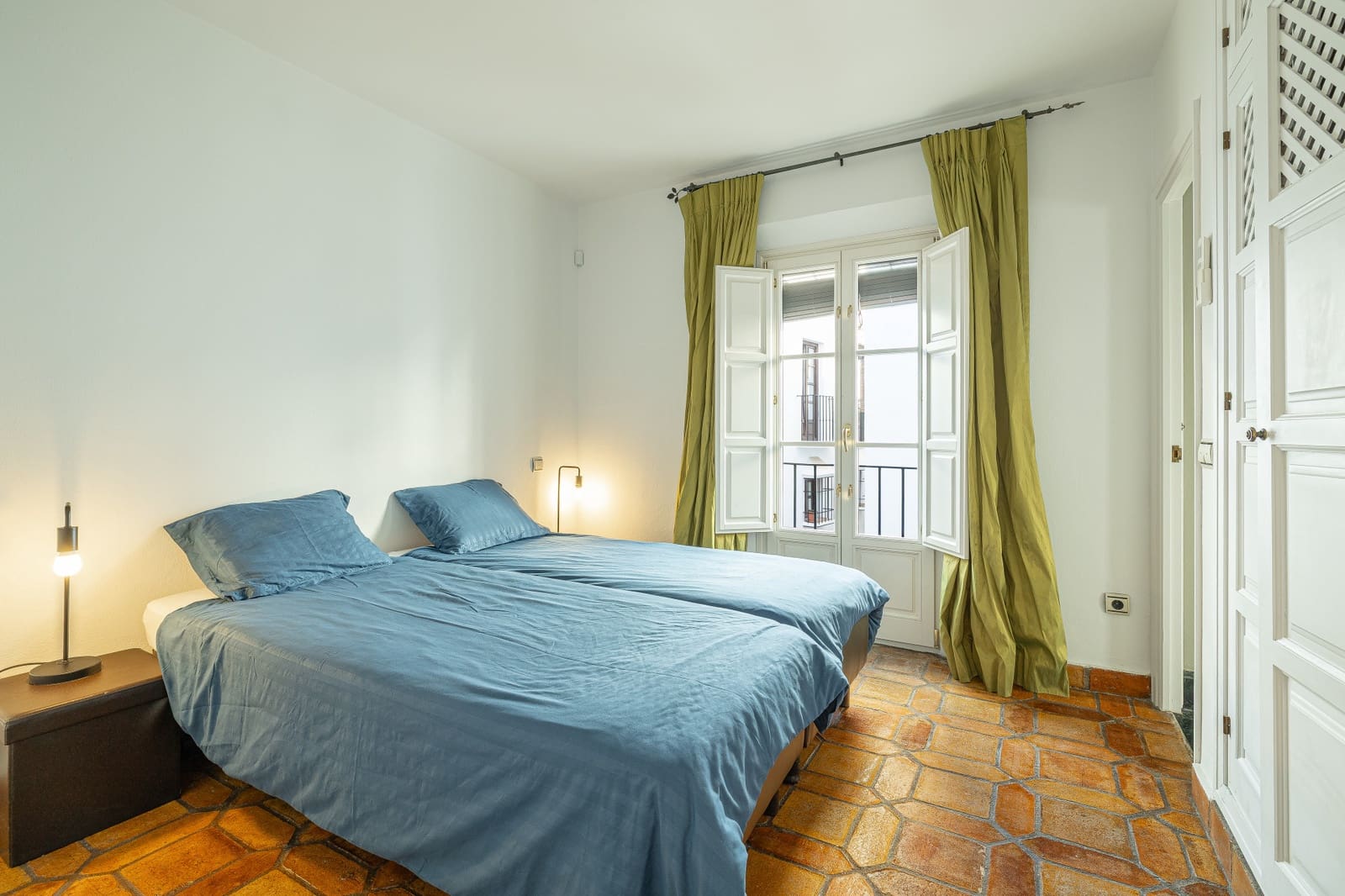 2 soverom Hus til salgs i Marbella med svømmebasseng garasje - € 1 295 000 (Ref: 9427038)