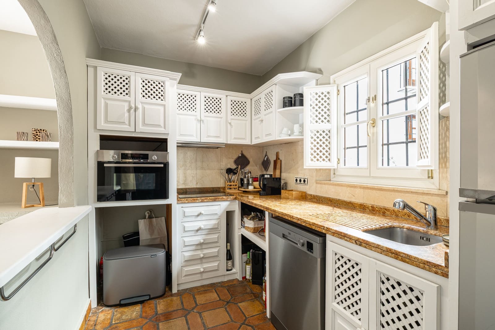 2 soverom Hus til salgs i Marbella med svømmebasseng garasje - € 1 295 000 (Ref: 9427038)