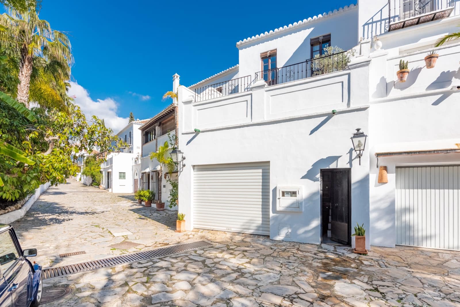 2 soverom Hus til salgs i Marbella med svømmebasseng garasje - € 1 295 000 (Ref: 9427038)