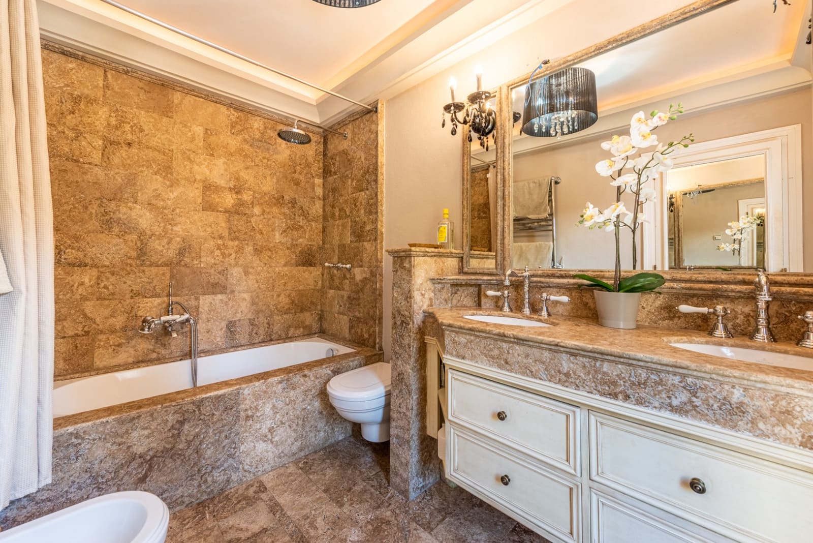 2 soverom Hus til salgs i Marbella med svømmebasseng garasje - € 1 295 000 (Ref: 9427038)