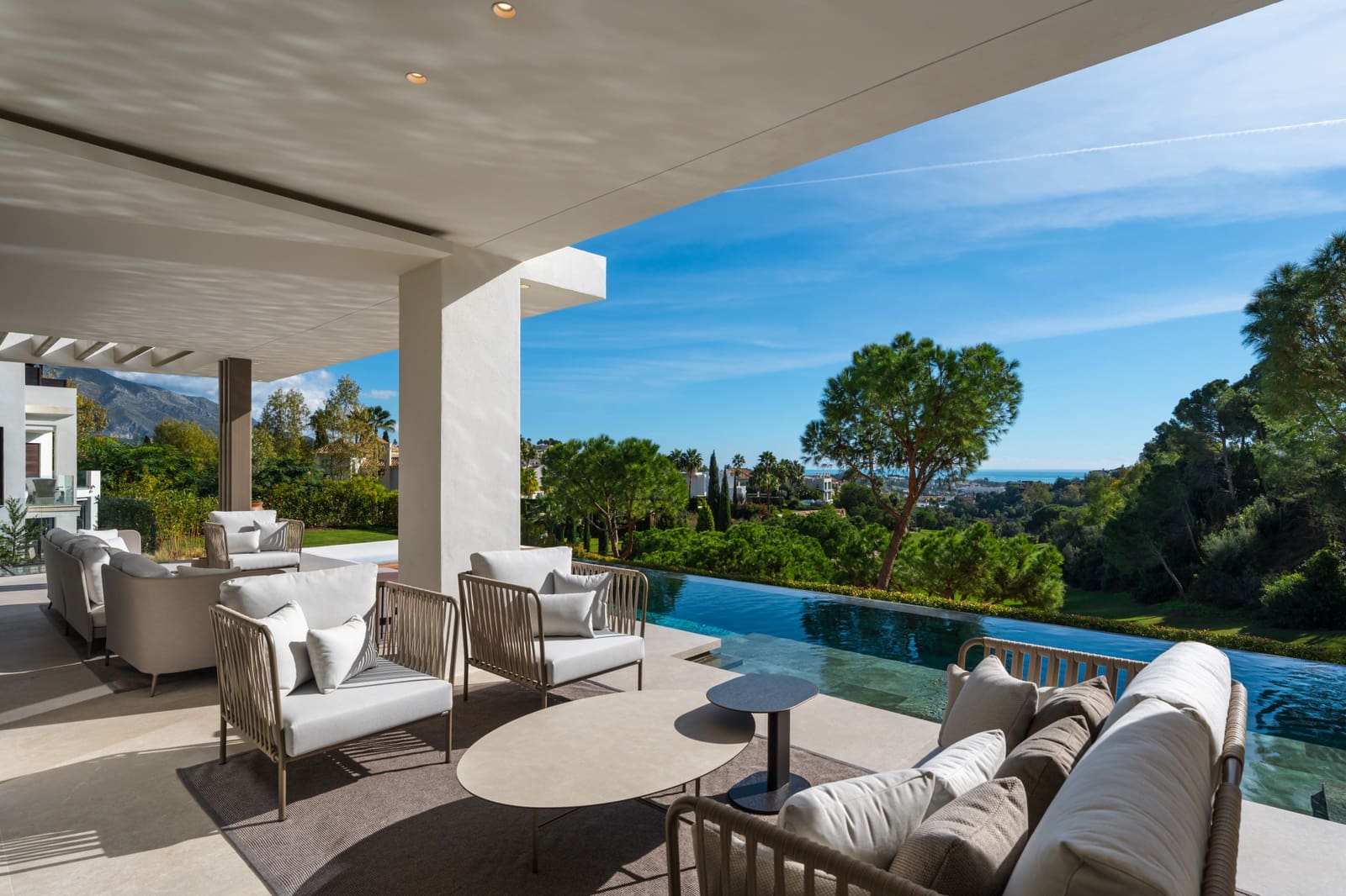 6 slaapkamer Villa te koop in La Quinta met zwembad garage - € 7.395.000 (Ref: 9431242)