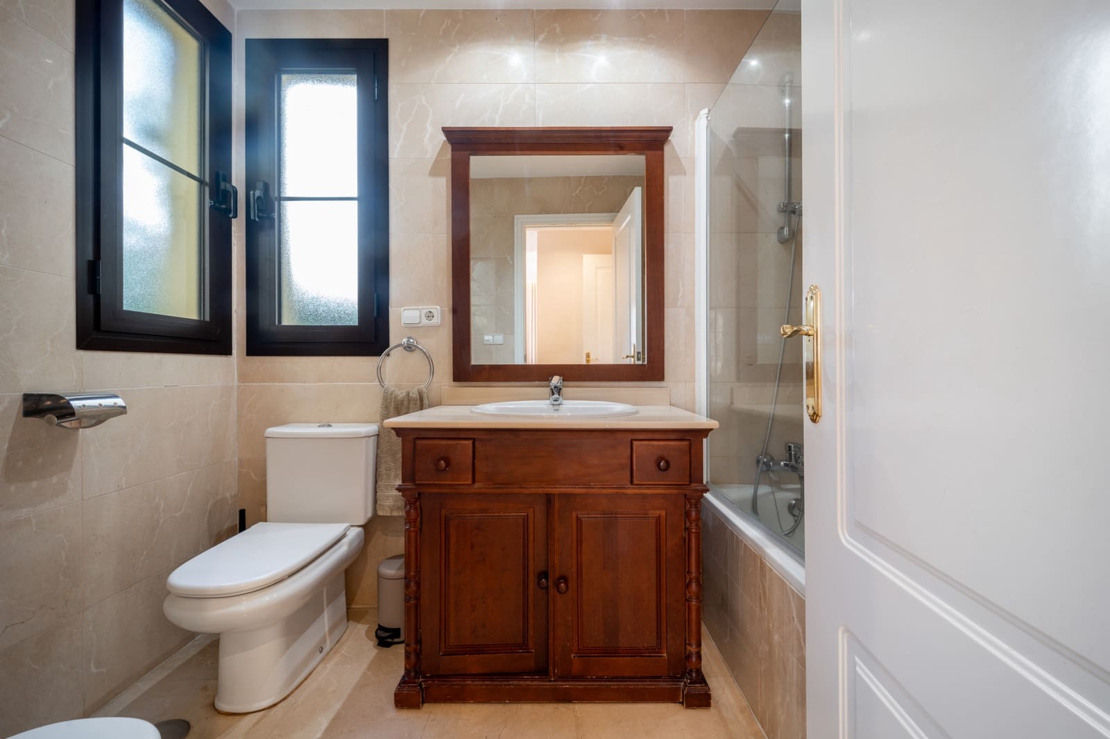 3 makuuhuone Huoneisto vuokrattavana paikassa Los Arqueros mukana uima-altaan 
autotalli - 2 990 € (Ref: 9432710)