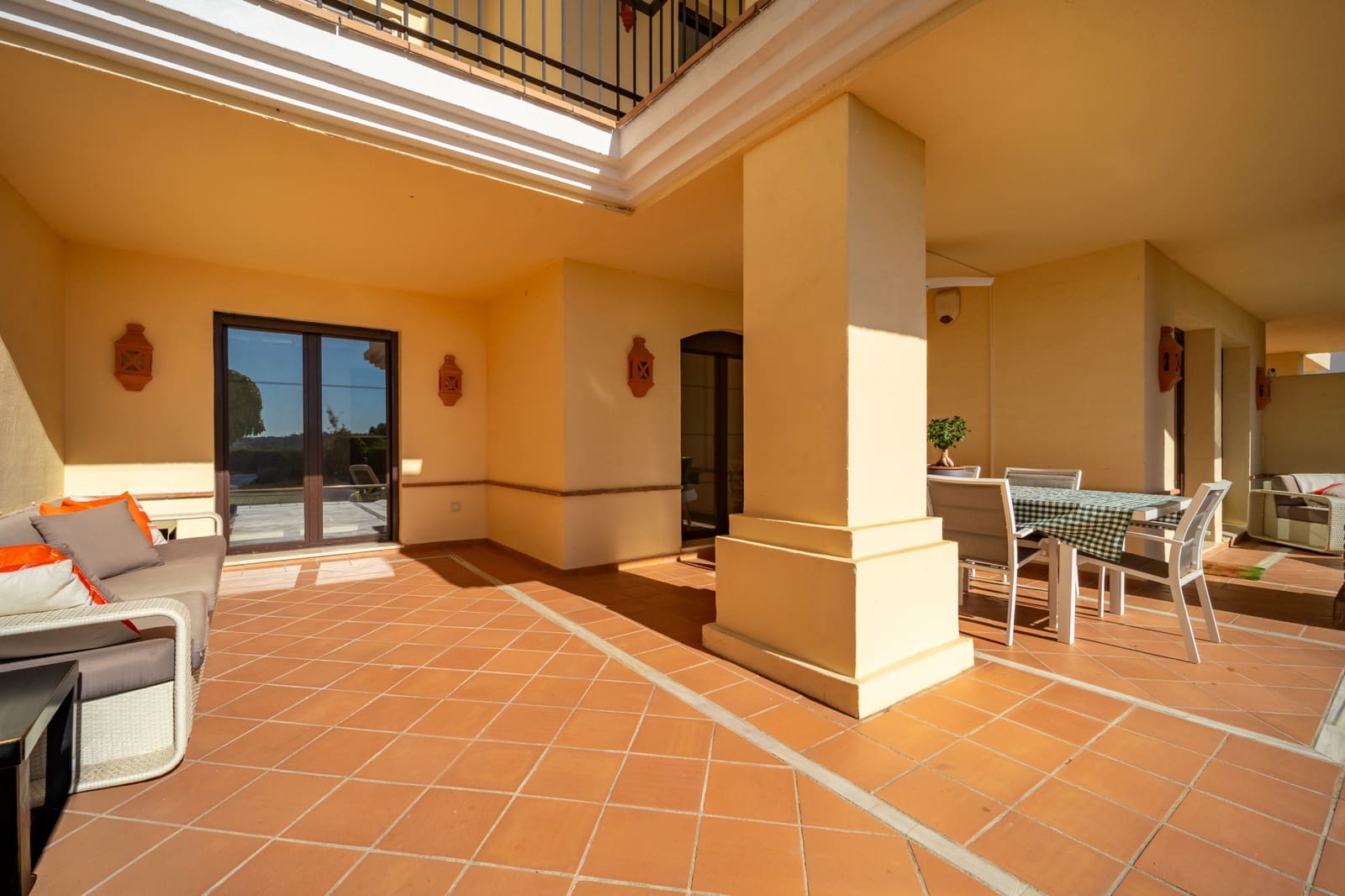 3 makuuhuone Huoneisto vuokrattavana paikassa Los Arqueros mukana uima-altaan 
autotalli - 2 990 € (Ref: 9432710)