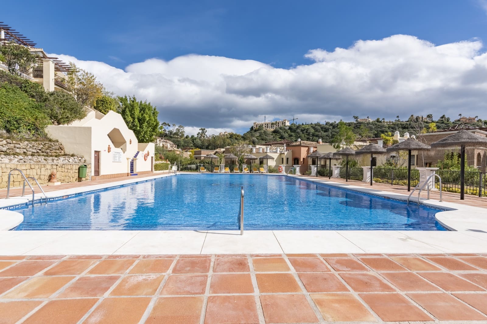 3 Zimmer Apartment zu vermieten in Los Arqueros mit Pool Garage - 2.990 € (Ref: 9432710)
