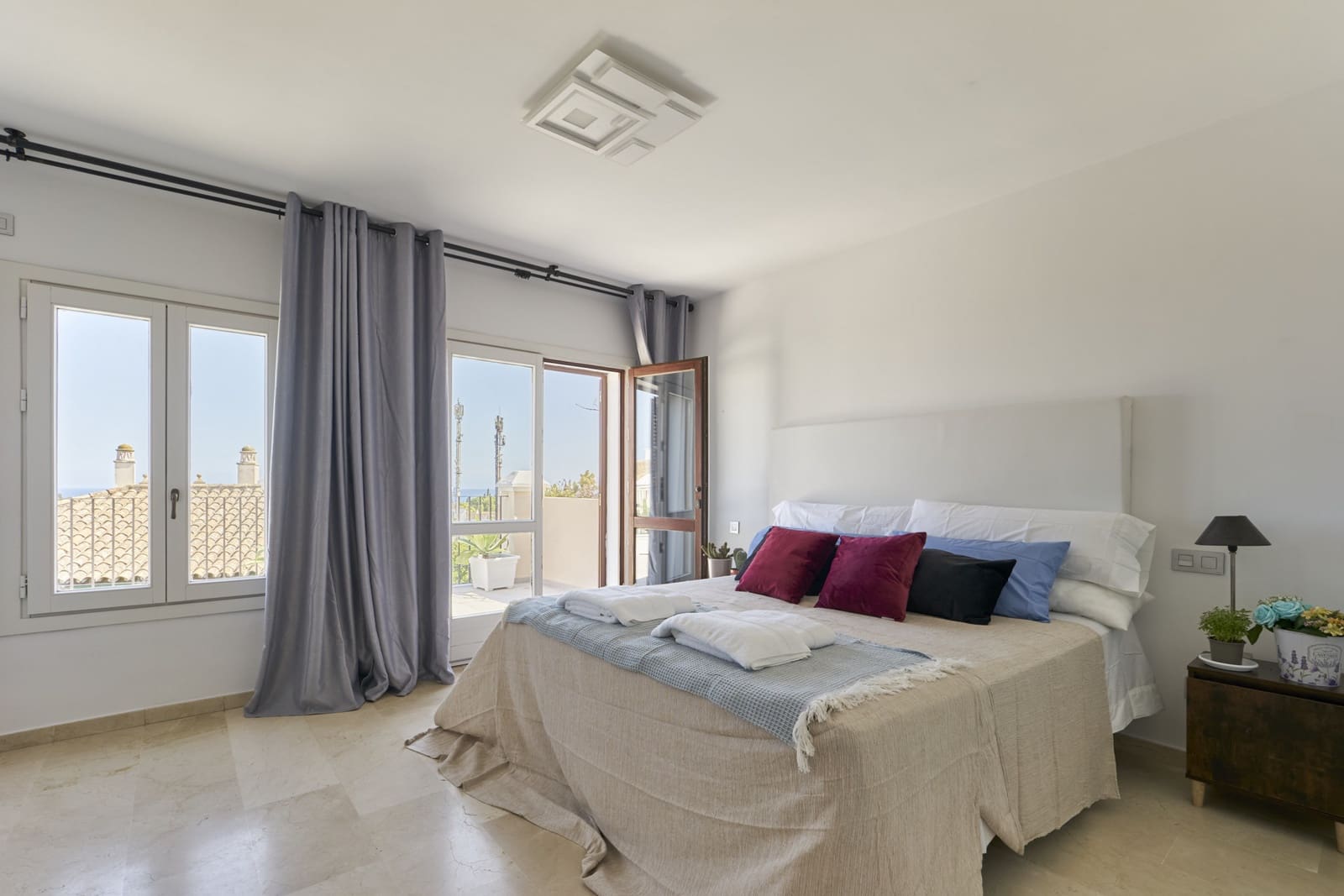 6 soverom Hus til salgs i Marbella med svømmebasseng garasje - € 8 000 (Ref: 9444494)