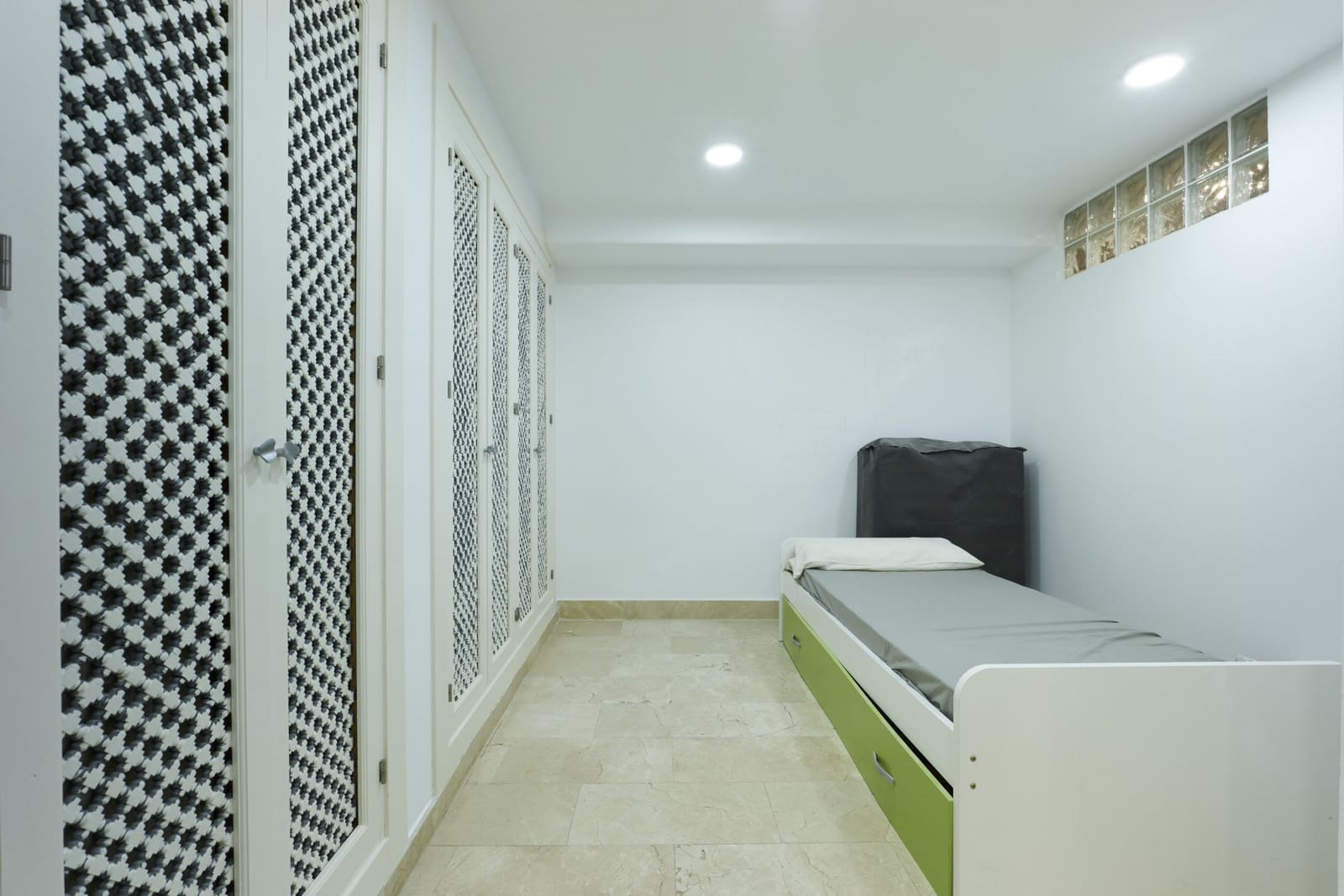 6 soverom Hus til salgs i Marbella med svømmebasseng garasje - € 8 000 (Ref: 9444494)