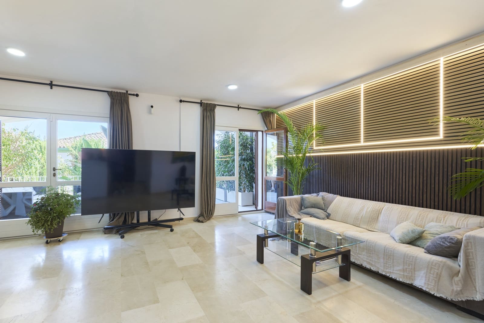 6 soverom Hus til salgs i Marbella med svømmebasseng garasje - € 8 000 (Ref: 9444494)