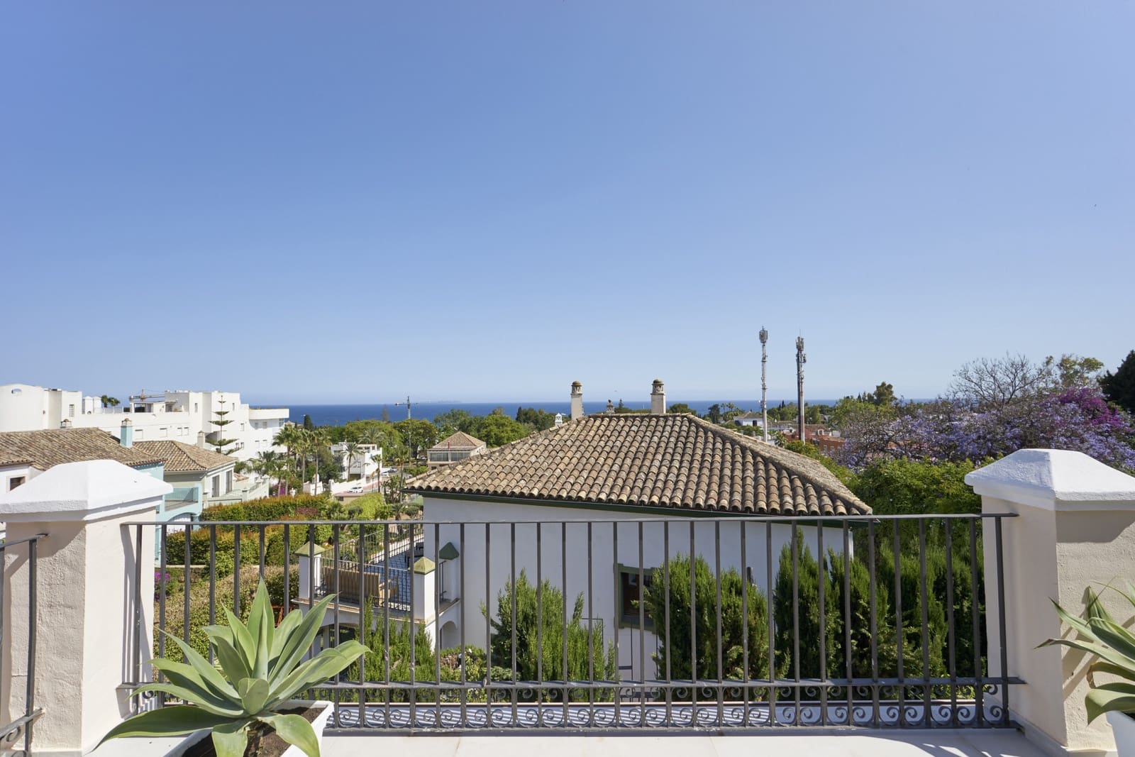 6 soverom Hus til salgs i Marbella med svømmebasseng garasje - € 8 000 (Ref: 9444494)