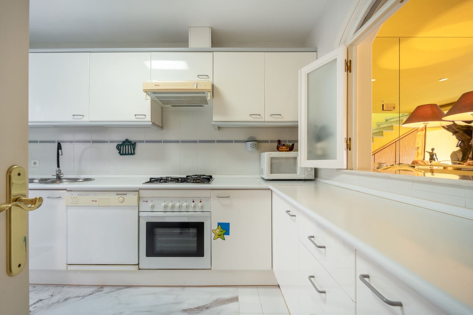 3 sypialnia Dom na sprzedaż w Marbella z basenem garażem - 950 000 € (Ref: 9446190)