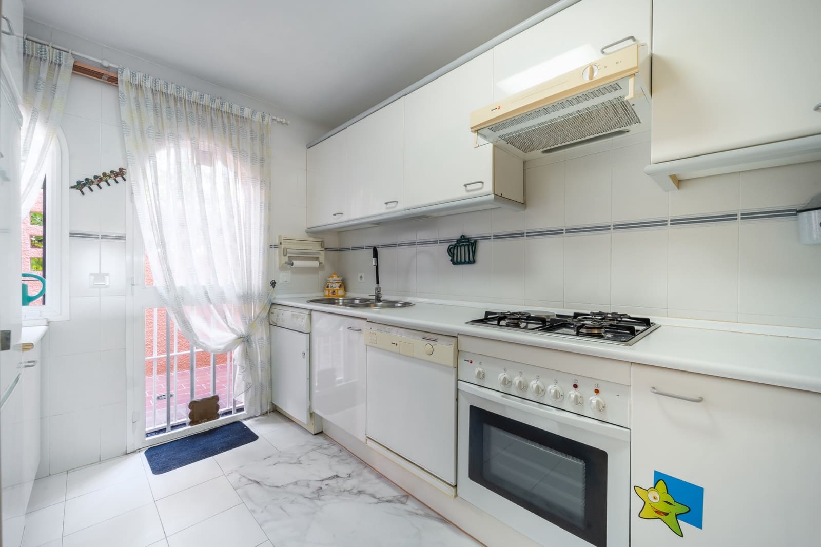 3 sypialnia Dom na sprzedaż w Marbella z basenem garażem - 950 000 € (Ref: 9446190)