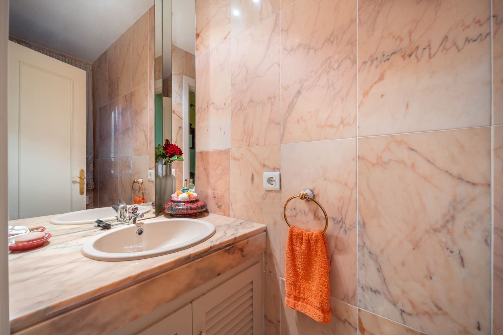 3 sypialnia Dom na sprzedaż w Marbella z basenem garażem - 950 000 € (Ref: 9446190)