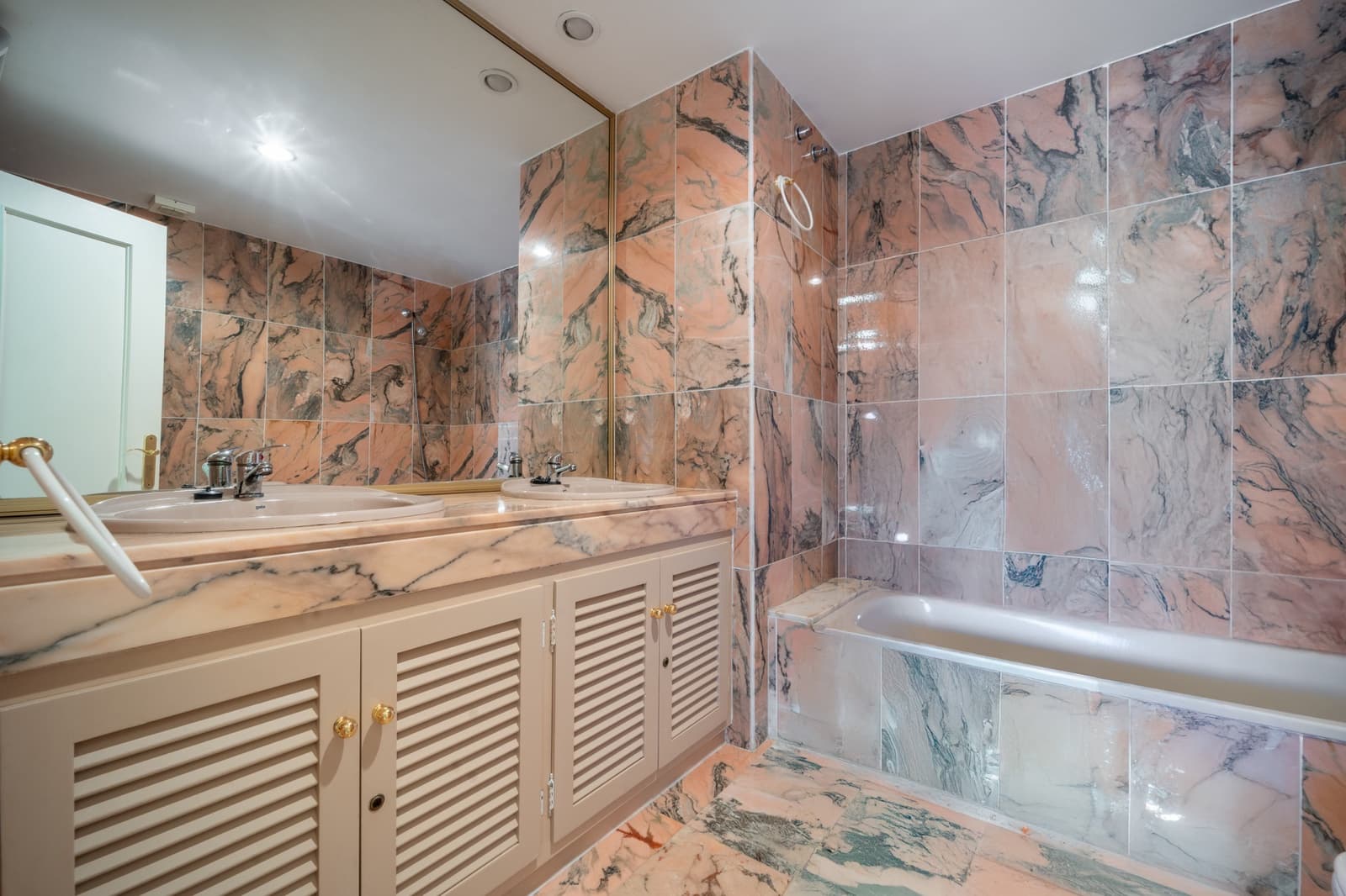 3 sypialnia Dom na sprzedaż w Marbella z basenem garażem - 950 000 € (Ref: 9446190)