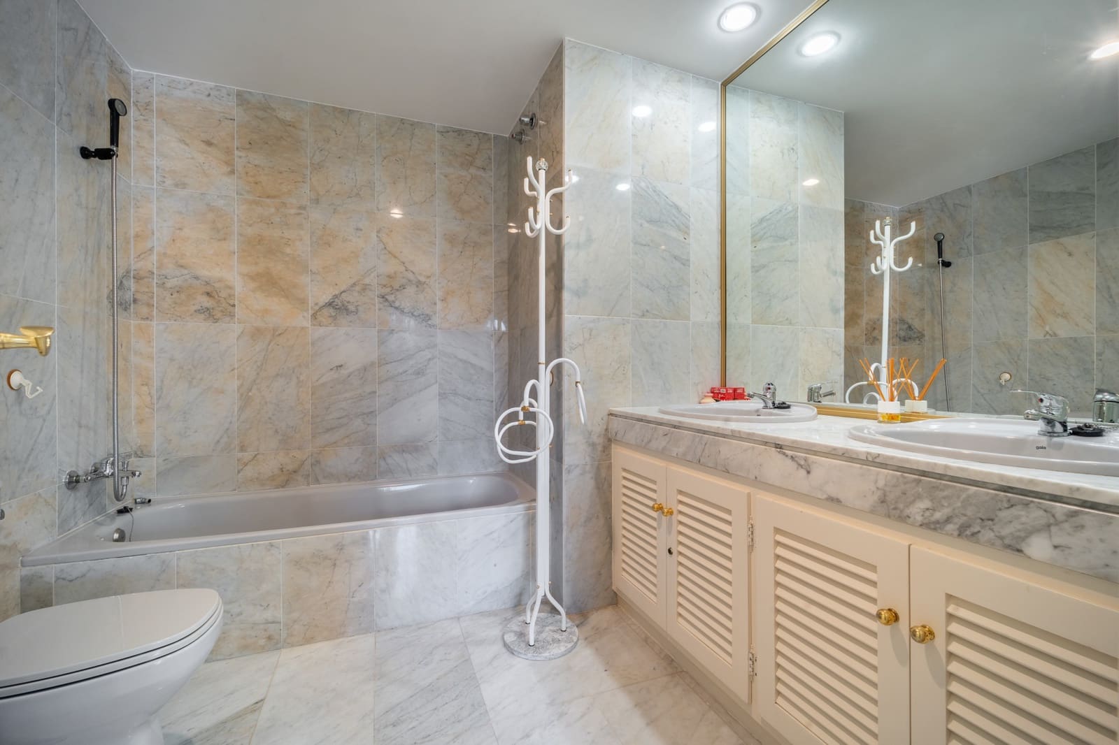 3 sypialnia Dom na sprzedaż w Marbella z basenem garażem - 950 000 € (Ref: 9446190)