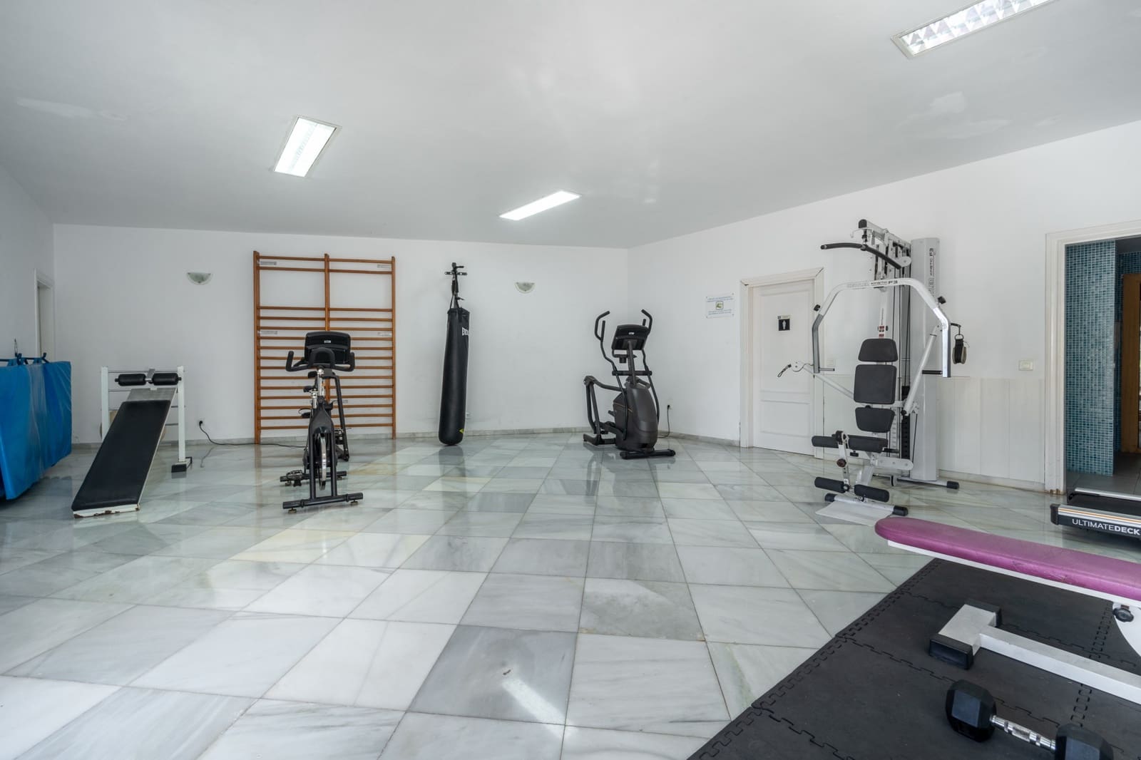 3 sypialnia Dom na sprzedaż w Marbella z basenem garażem - 950 000 € (Ref: 9446190)