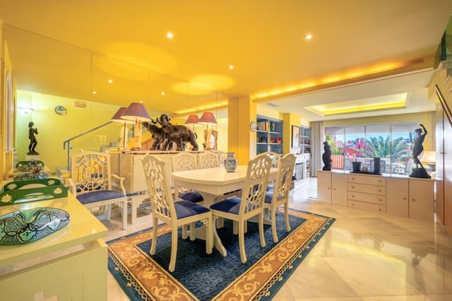 3 sypialnia Dom na sprzedaż w Marbella z basenem garażem - 950 000 € (Ref: 9446190)