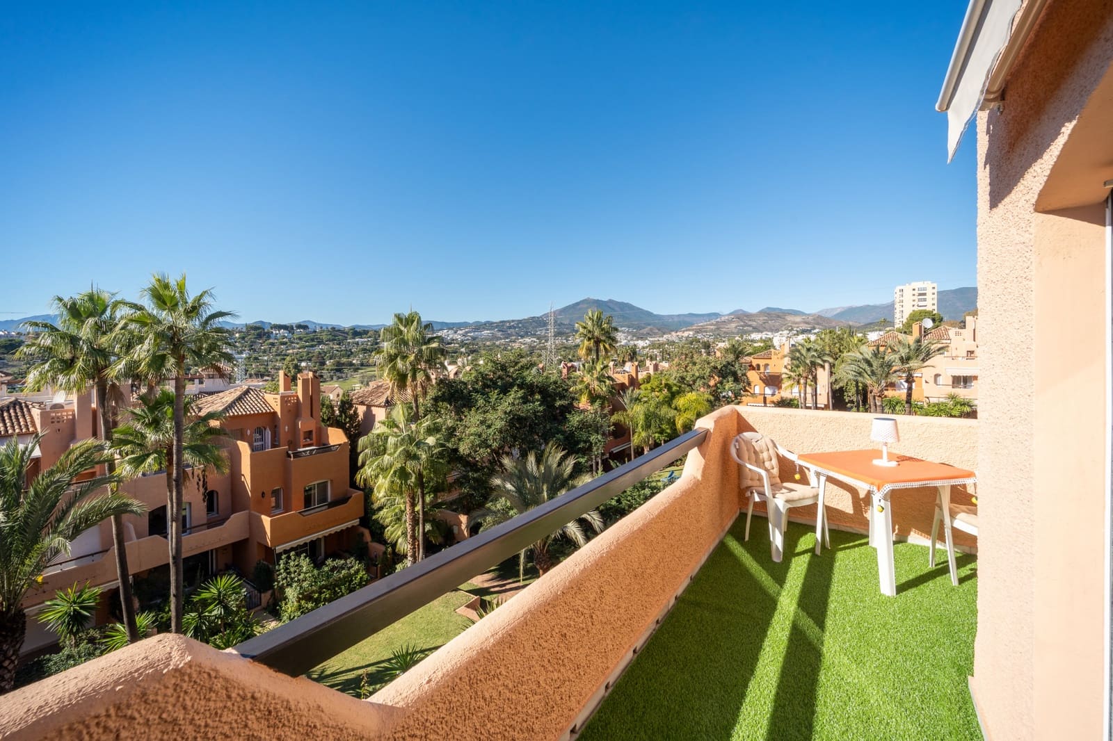 3 sypialnia Dom na sprzedaż w Marbella z basenem garażem - 950 000 € (Ref: 9446190)