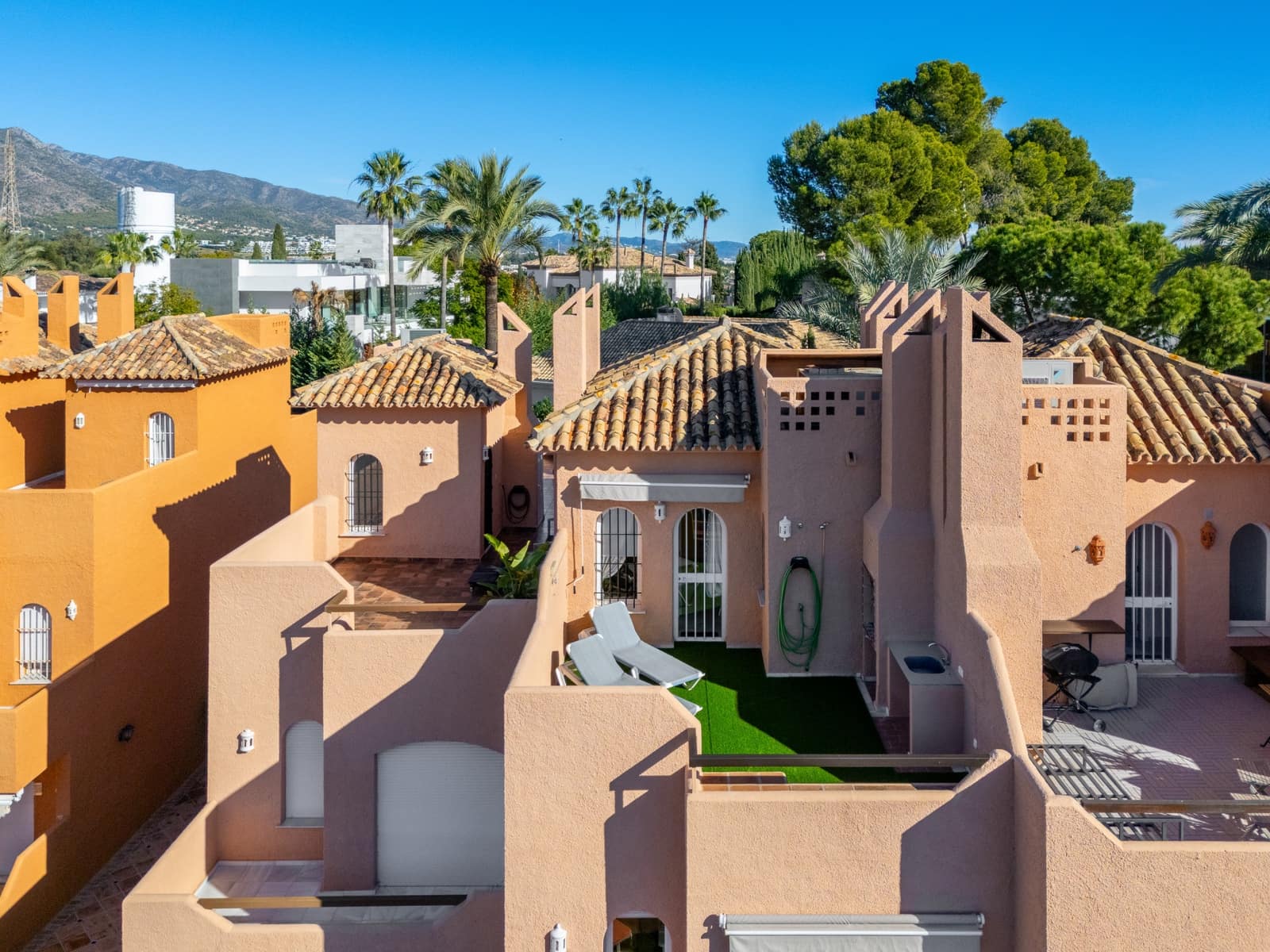 3 sypialnia Dom na sprzedaż w Marbella z basenem garażem - 950 000 € (Ref: 9446190)