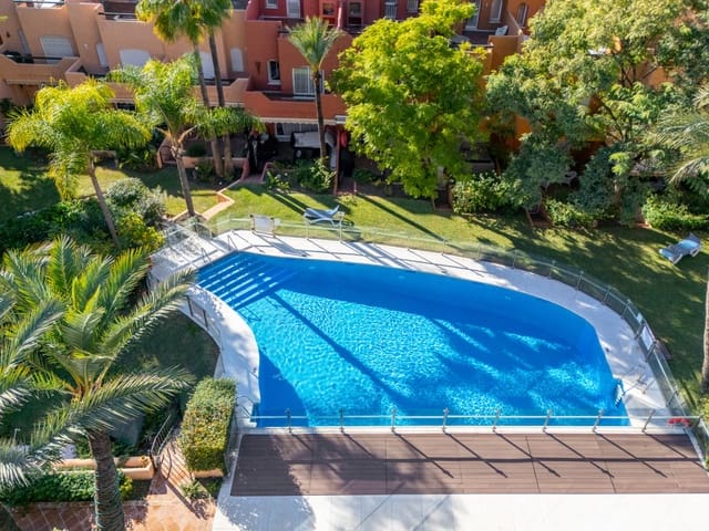 3 sypialnia Dom na sprzedaż w Marbella z basenem garażem - 950 000 € (Ref: 9446190)