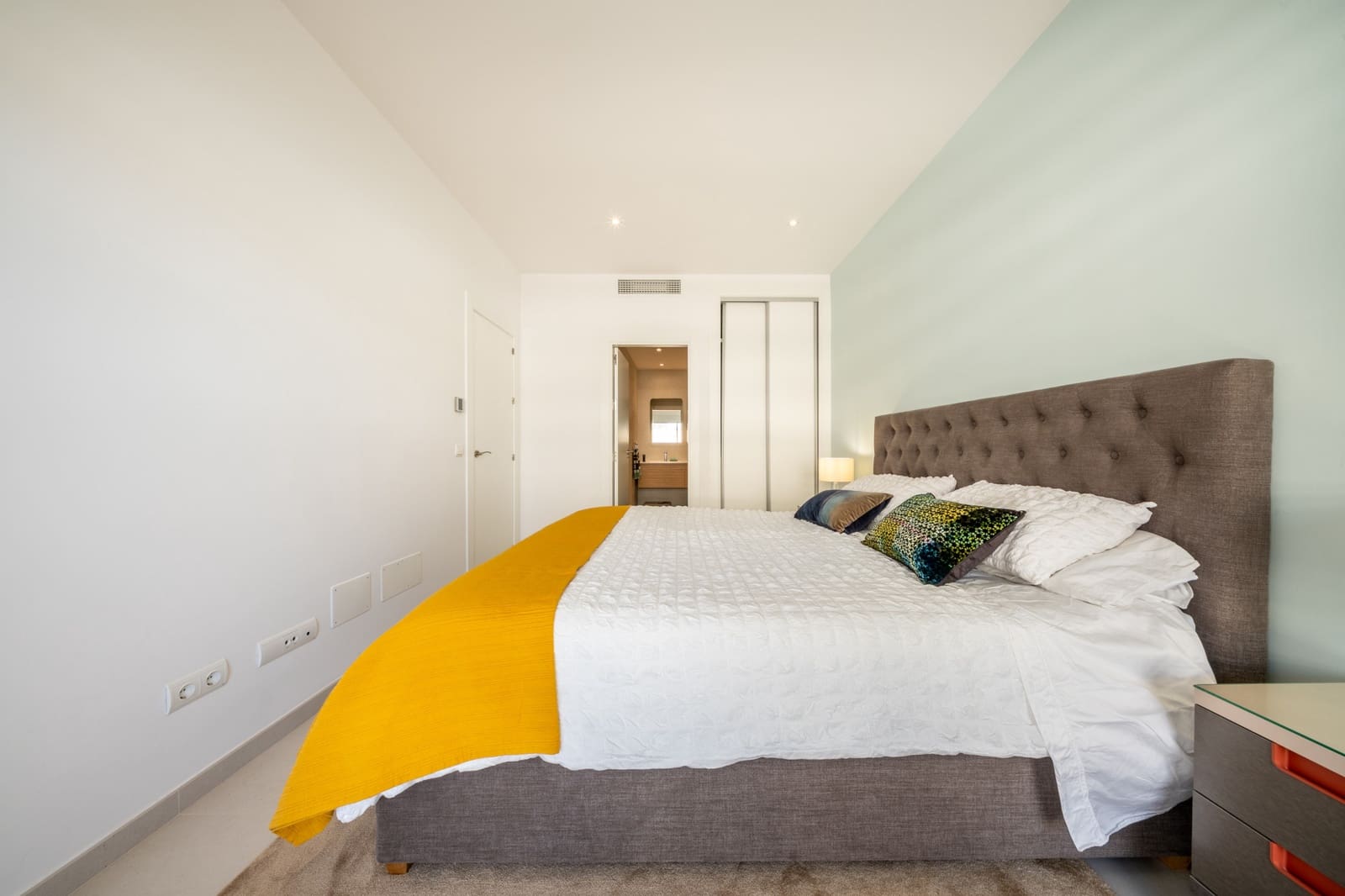 2 chambre Penthouse à vendre à Marbella avec piscine garage - 850 000 € (Ref: 9450116)