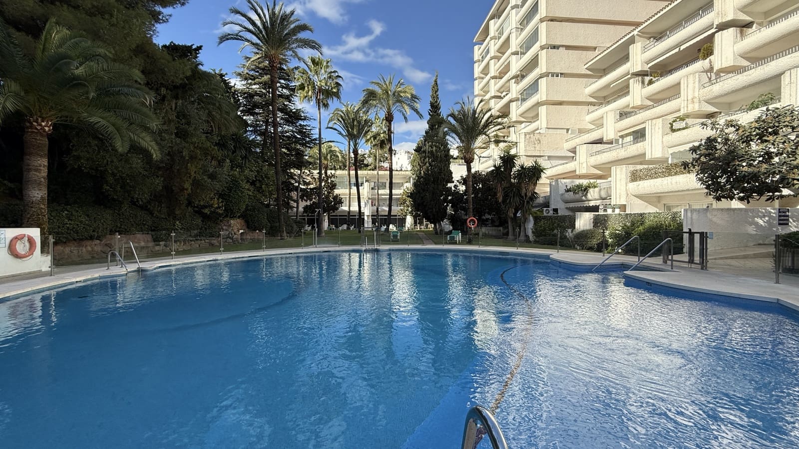 2 chambre Penthouse à vendre à Marbella avec piscine garage - 850 000 € (Ref: 9450116)